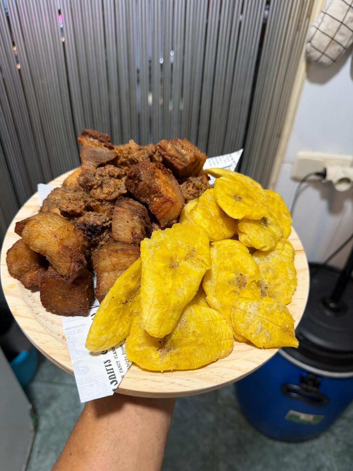 Pica Pollo y chicharrones
