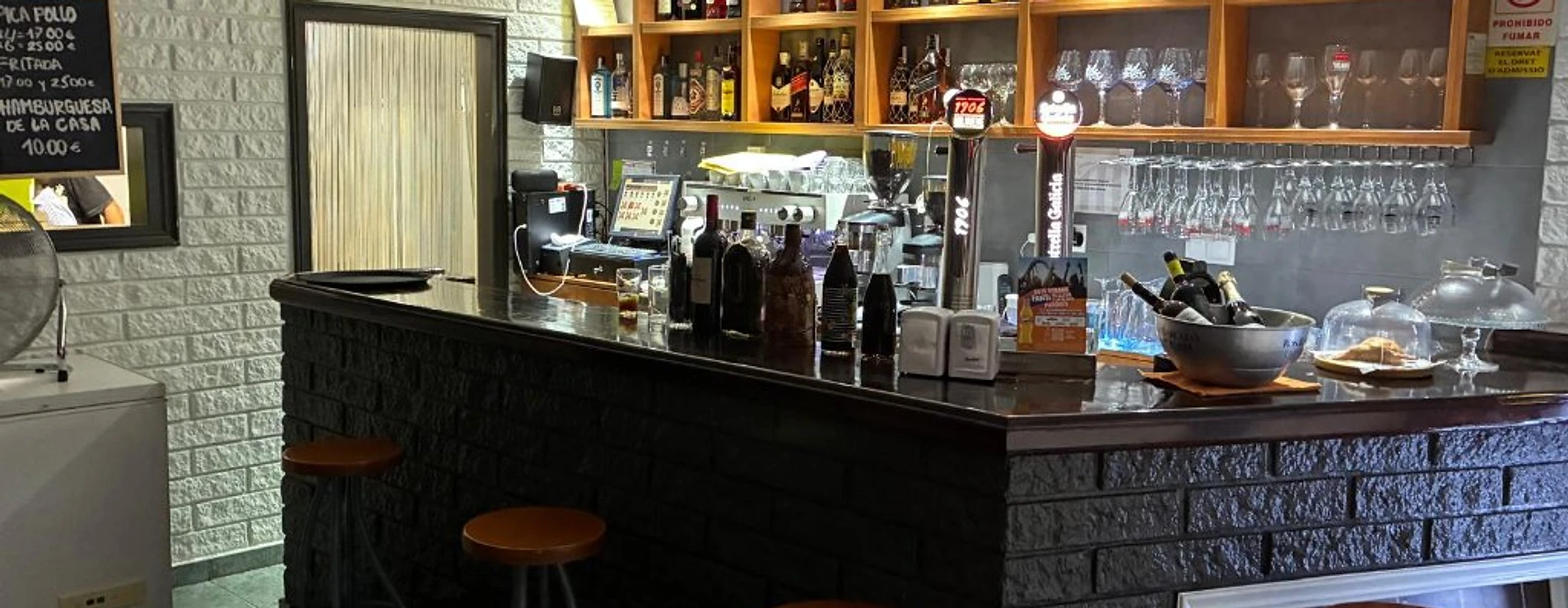 Interior de Nikos Pica Pollo en Mollet del Vallès